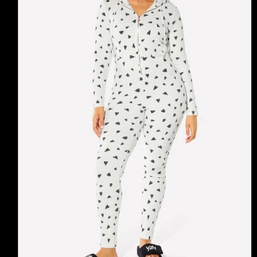 Sleep by priv: Jilly onesie with hearts 💕 size small actually photo two